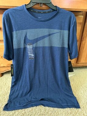NWT NIKE DRI FIT T SHIRT